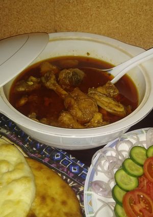 A picture of Chicken qorma with naan.