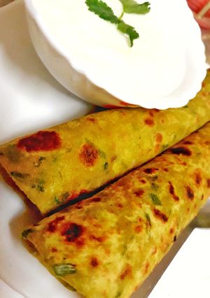 A picture of Spring onion paratha.