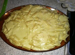 Una foto de Pasta aguacate y vino verdejo