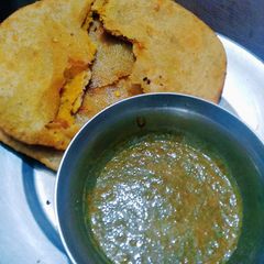 A picture of Chana dal puri.