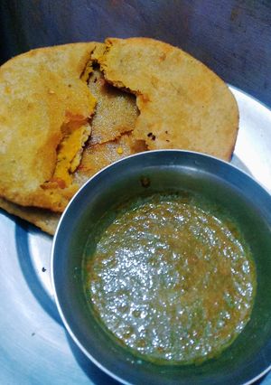 A picture of Chana dal puri.