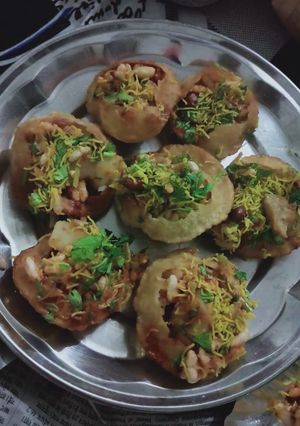 A picture of Sev puri.