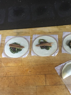 Una foto de Empanadillas de espinacas con anchoas 😋😋😋😋