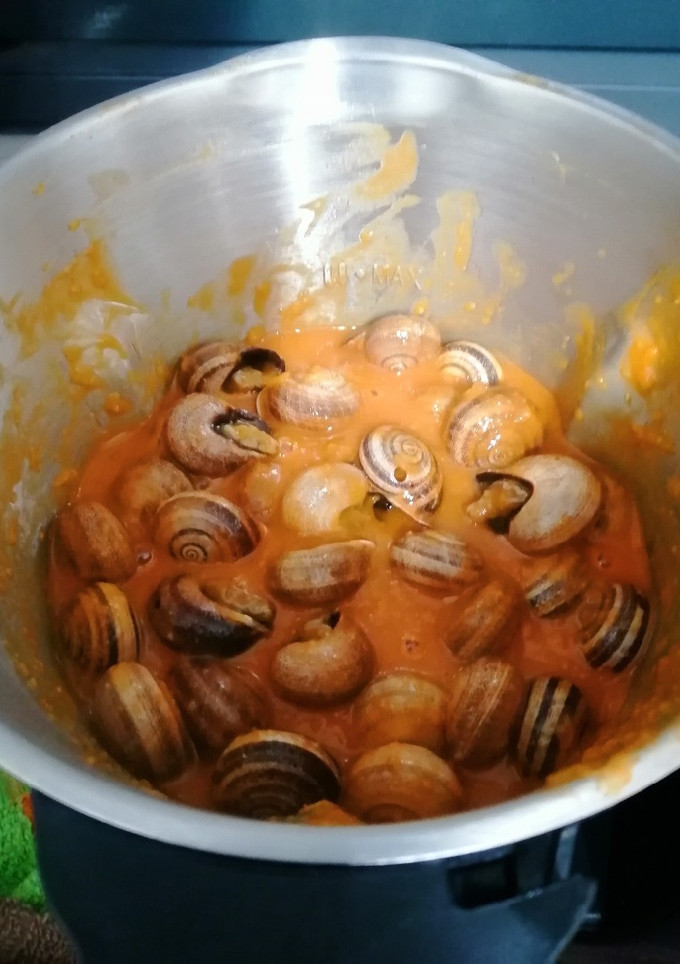 Una foto de Caracoles en salsa