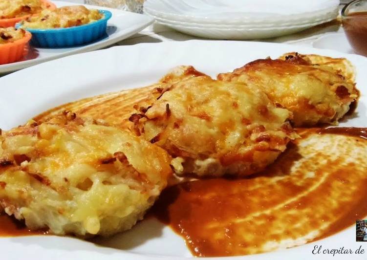 Pasteles de patata rallada con salsa de tomate al chocolate