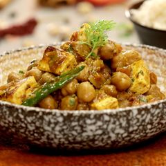 A picture of Low-Calorie Chole Paneer Masala.