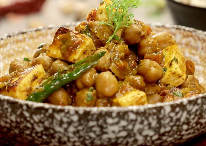 Low-Calorie Chole Paneer Masala