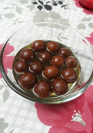 A picture of Gulab Jamun.
