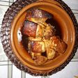 Paleta de cerdo asada en su jugo