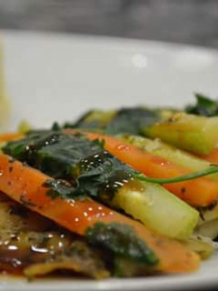 Una foto de Pescado rebosado con vegetales