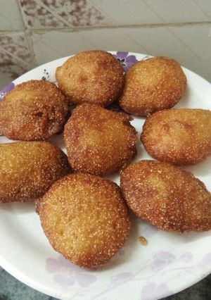 மைதா ரவை பணியாரம் (Maida maavu ravai paniyaram recipe in tamil) செய்முறை முக்கிய புகைப்படம்