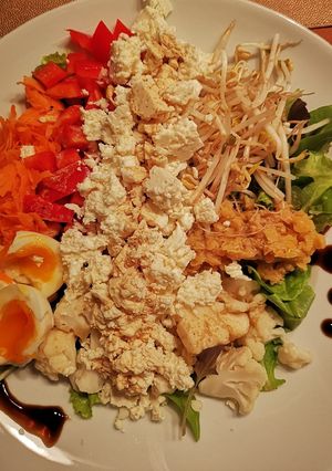 Linsen-Gemüse-Bowl mit Ei Rezepthauptbild