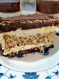 Prăjitură cu blat de cacao, blat de nucă și cremă de vanilie