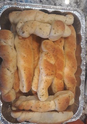 A picture of Breadsticks.