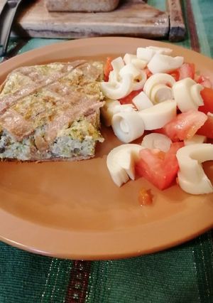 Una foto de Tarta integral de pollo, brócoli y champiñones