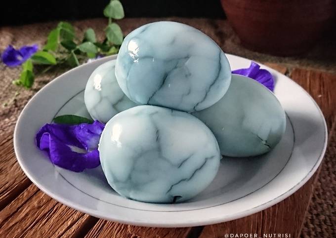 Resep Telur Pindang Bunga Telang yang Enak Banget