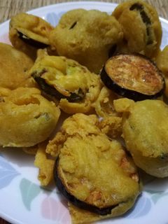 बैंगन  के  पकोड़े (Baingan ke pakode recipe in Hindi) रेसिपी मुख्य फोटो