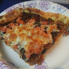 A picture of Barbecue Pizza, stuff crust.