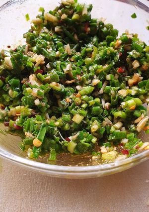 A picture of Green Garlic Chutney.