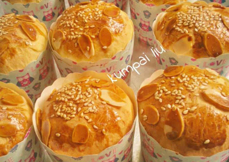 Bolu cup bertaburkan almond