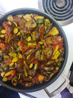 A picture of Ratatouille 🍆🍅.