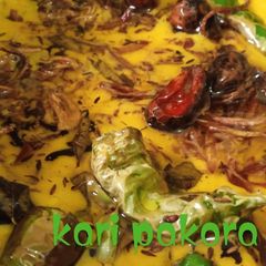 A picture of Karhi pakora.