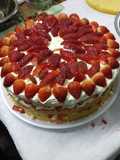 Bolo Recheado de Morango, Chantilly e Suspiro