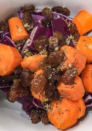 Una foto de Ensalada de lombarda y zanahoria