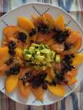Ensalada de melocotón en almíbar y salmón ahumado