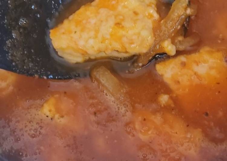 Sopa de jitomate con queso