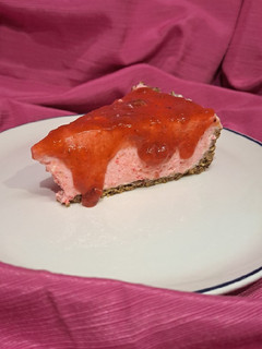 Una foto de Cheesecake de frutilla 🍓 Sin horno