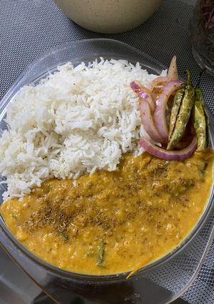 A picture of The famous lahore’s khatti daal and chawal.