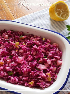 Una foto de Ensalada de lombarda y pera con Thermomix