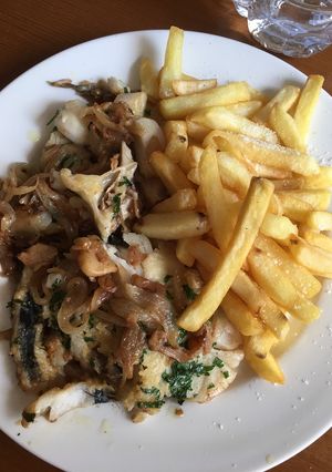 Una foto de Merluza encebollada