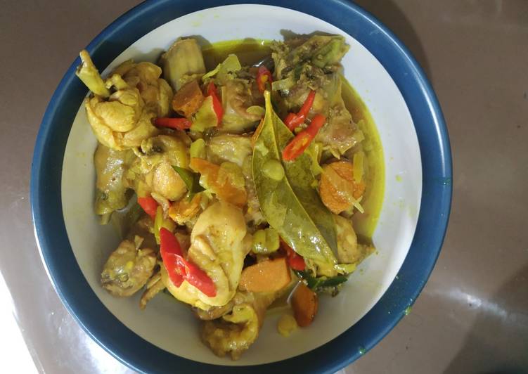 Ayam krecek kuning