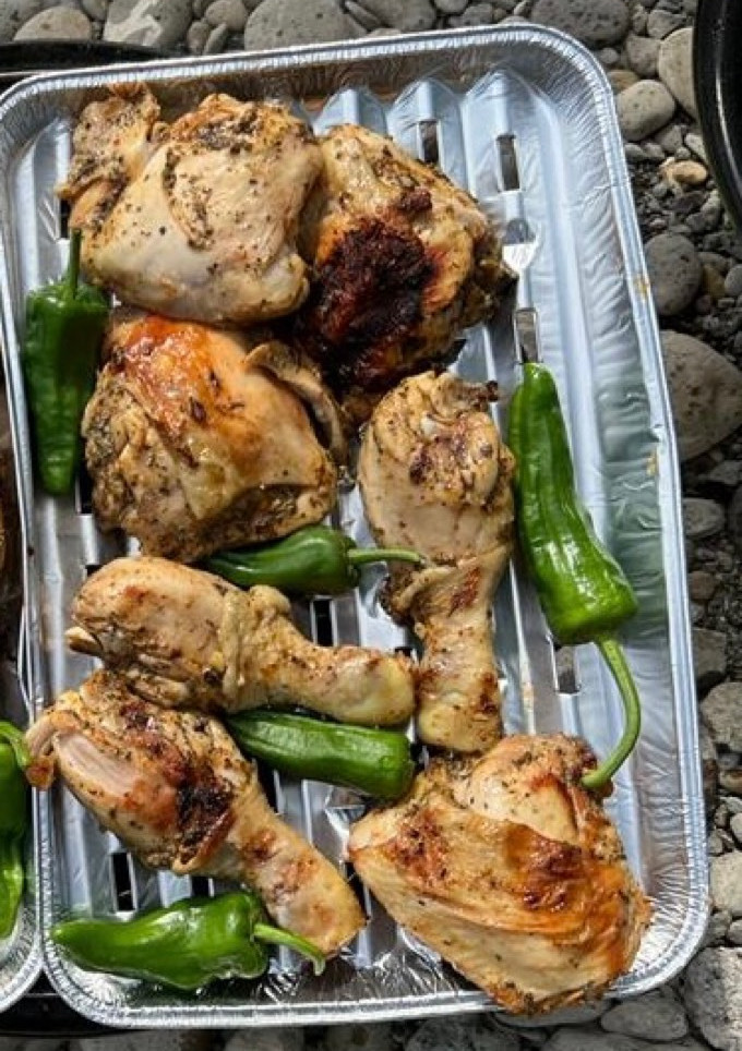 Una foto de Muslo de pollo con mozataza a la parrilla