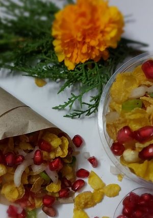 A picture of Corn flakes chaat.