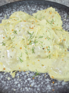 Una foto de Rabiolis en Salsa de queso azul