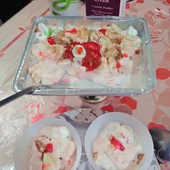 A picture of Creamy fruit chat..🍒🍇🍓🍍🍌🍊🍎🍏.