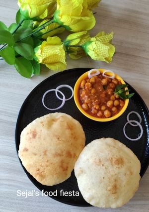 छोले भटूरे(chole bhature recipe hindi) रेसिपी मुख्य फोटो