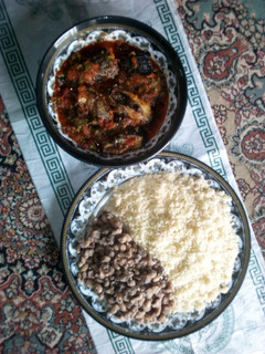 Cous cous da wake da miyan alayyahu ainihin hoton girkin