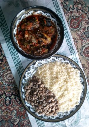 Cous cous da wake da miyan alayyahu ainihin hoton girkin