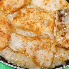 Una foto de Pescado en salsa de mantequilla y limón 🍋