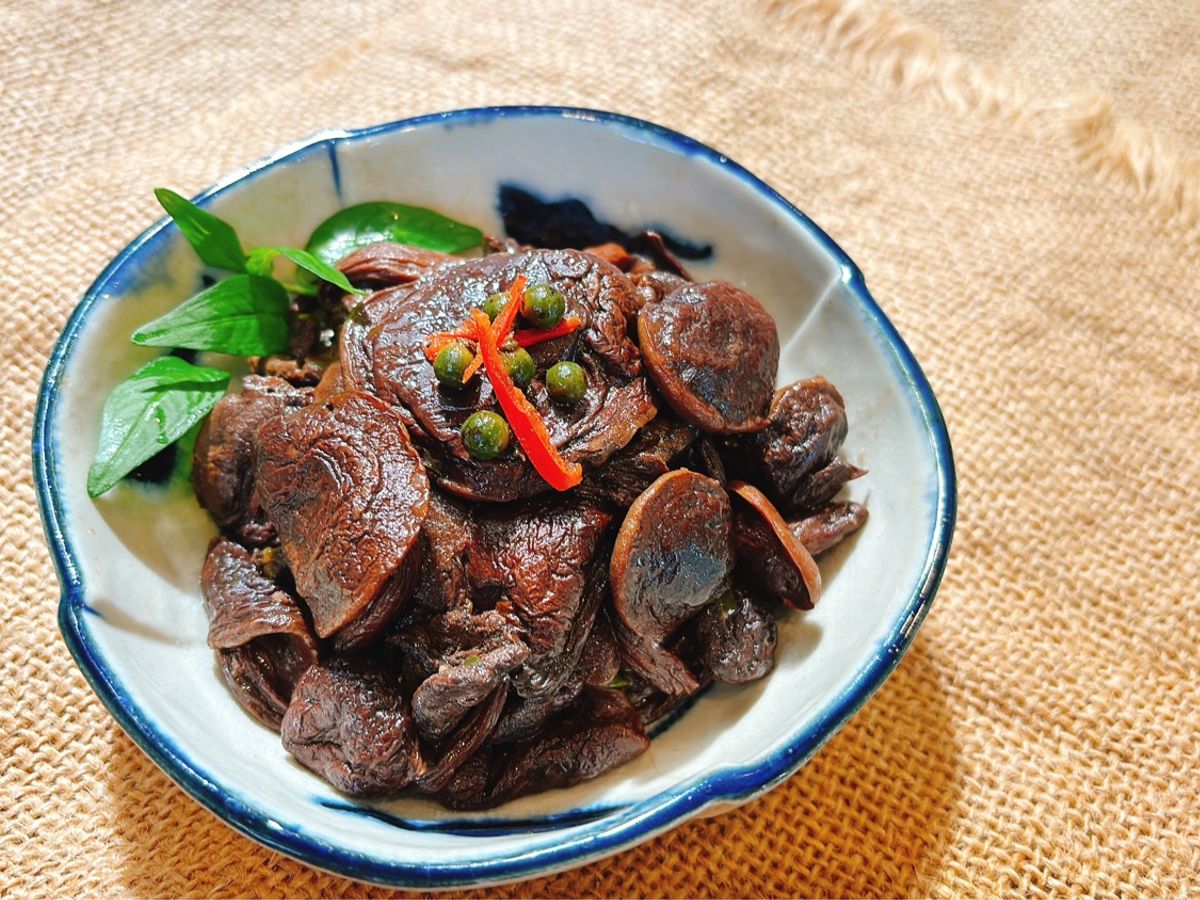 Nấm Tràm Kho Tiêu Xanh Rau Răm