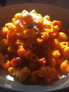 Una foto de Macarrones con tomate y chorizo