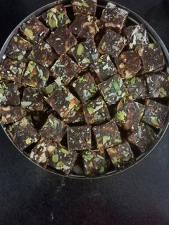 ખજૂર અંજીર પાક (Khajoor Anjeer Paak Recipe In Gujarati) રેસીપી મુખ્ય ફોટો