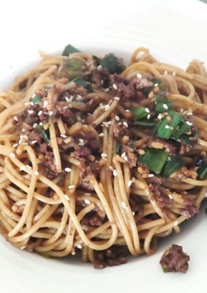 Una foto de Fideos con salsa de maní Thai
