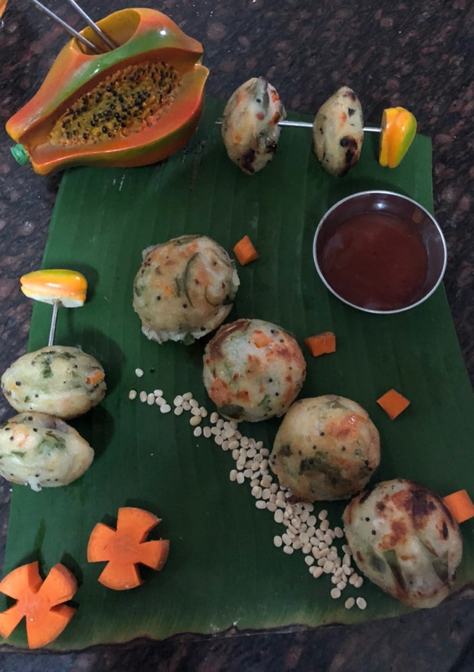 વેજ.ચીઝ રવા અપપ્મ રેસીપી મુખ્ય ફોટો