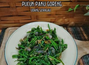 Gambar 20:9:25 - Pucuk Paku Goreng Udang Geragau