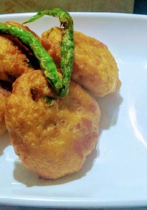 A picture of Batata wada.